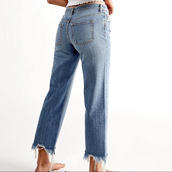 ✨We The Free Cropped Jeans✨ - Picture 2 of 5